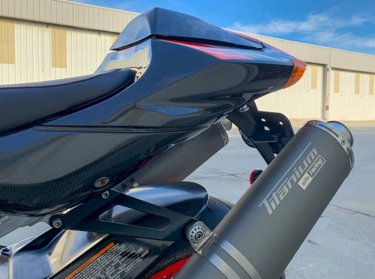 aprilia_rsv1000r_nera_-_14