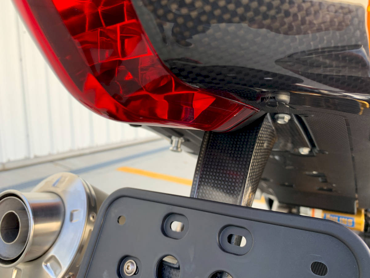aprilia_rsv1000r_nera_-_19