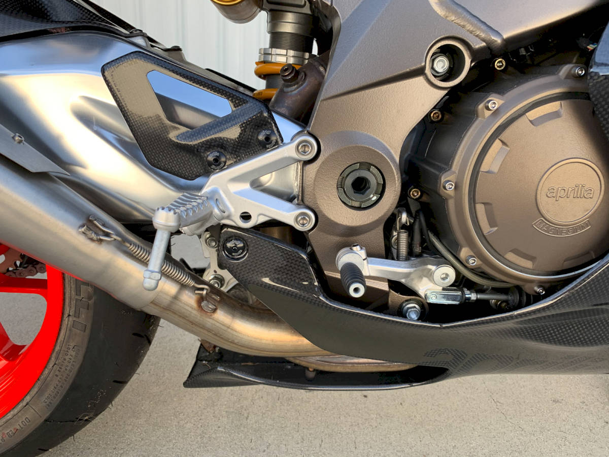 aprilia_rsv1000r_nera_-_25