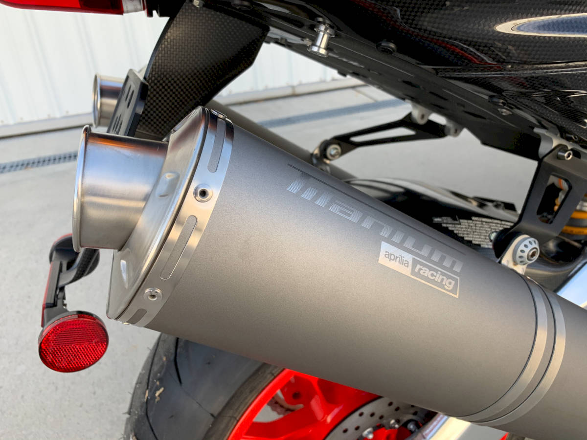 aprilia_rsv1000r_nera_-_8