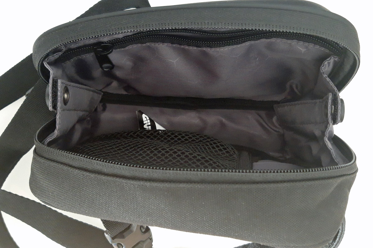 Interior de la bolsa de pierna GIVI ST608