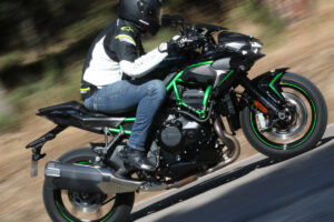La Kawasaki Z H2 en negro-verde cuesta 19.099 €