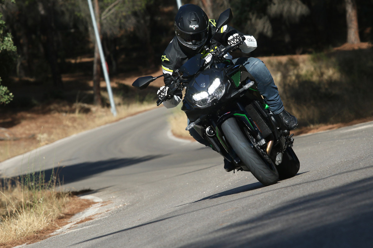 La Kawasaki Z H2 dispone de control de tracción y control de salida de serie
