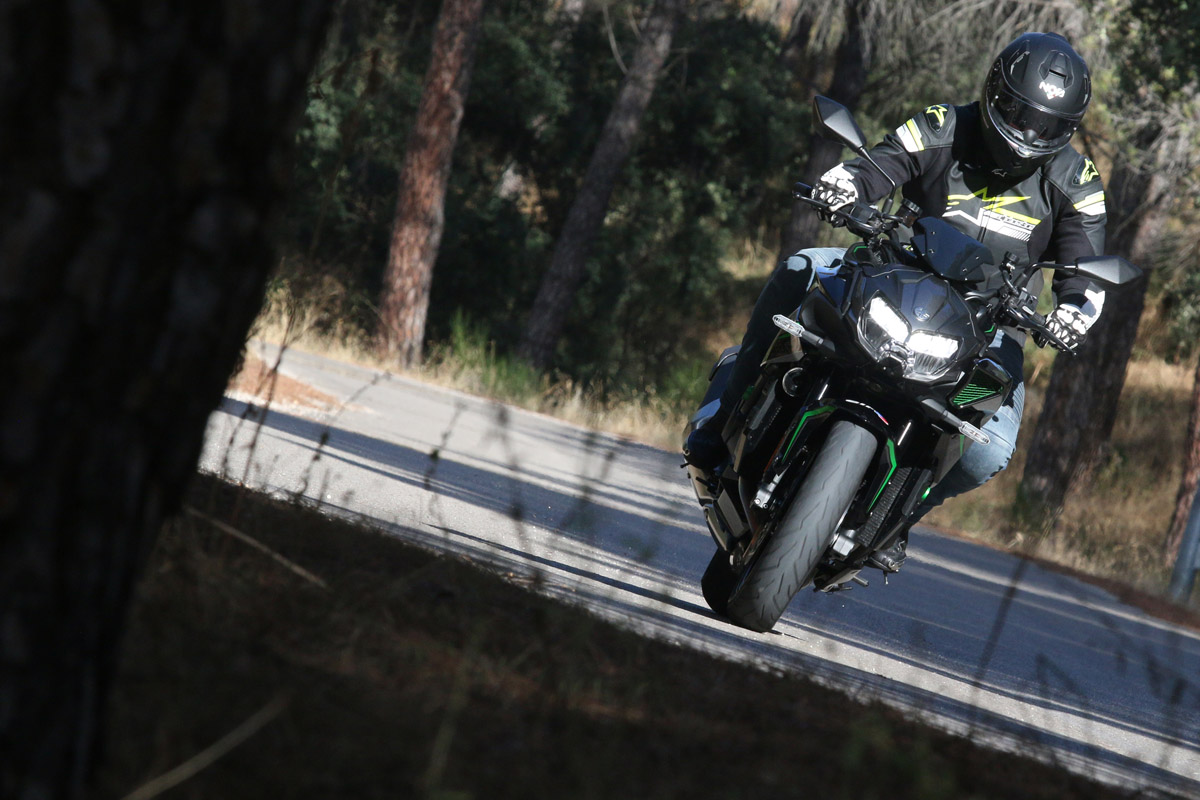 Agresividad y líneas afiladas para la Kawasaki Z H2
