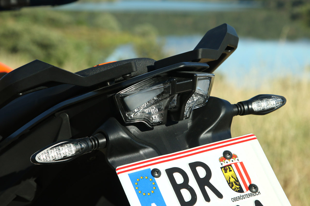 Óptica trasera de la KTM 390 Adventure
