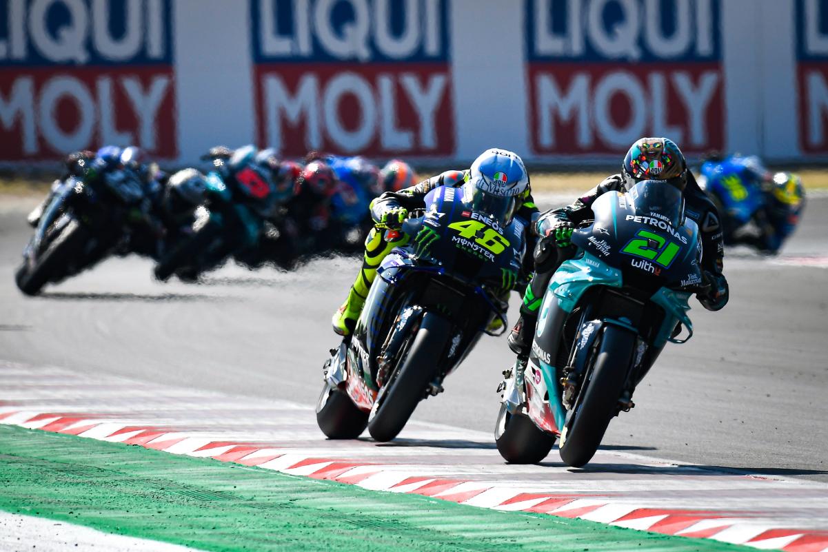 Morbidelli y Rosis se escapan delante