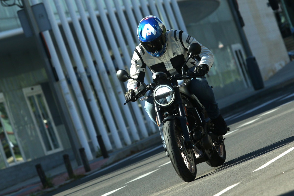 Husqvarna Vitpilen 401 2020 en acción
