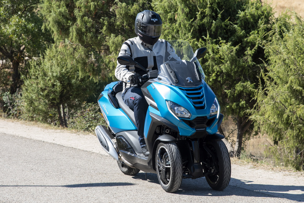 El Peugeot Metropolis 2020 dispone de frenada combinada