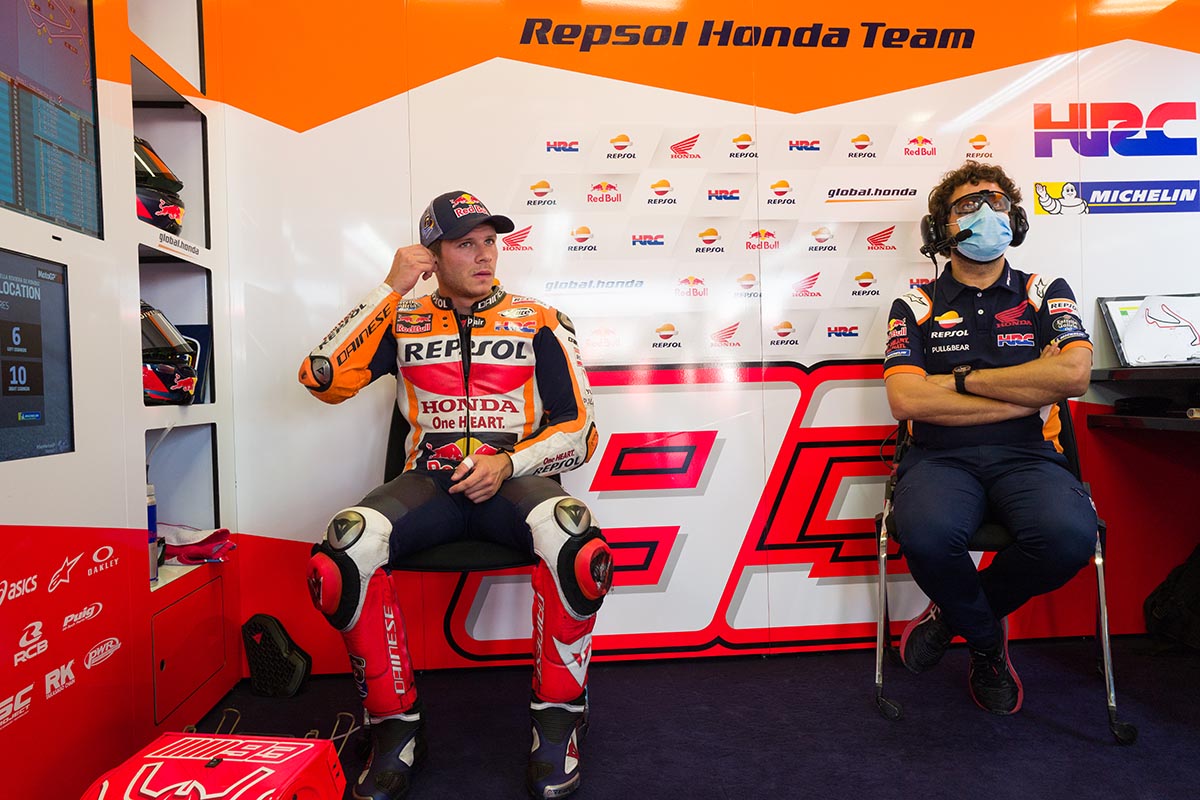 Bradl está sustituyendo a Márquez