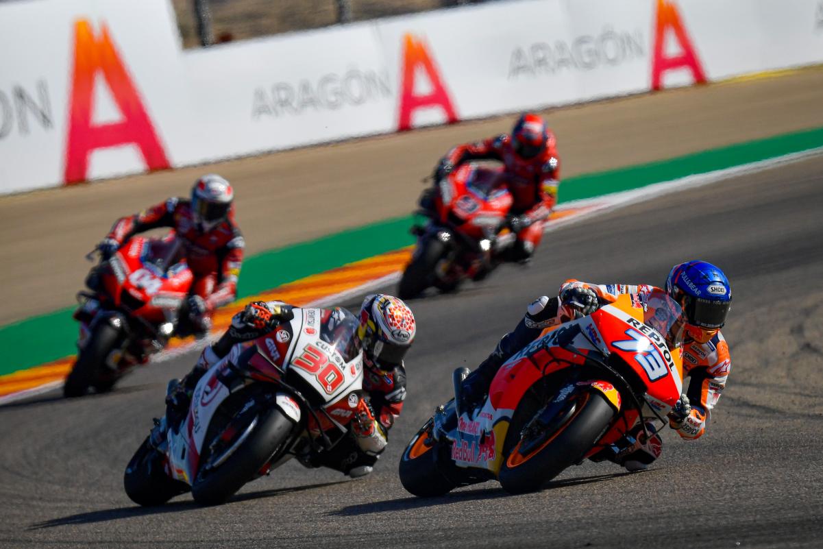Márquez fue la mejor Honda, remontando hasta llegar a la cabeza