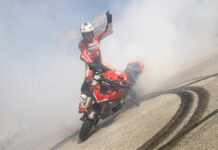 Burnout de Emilio Zamora con la Ducati Streetfighter V4 S