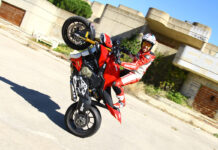 Caballito de Emilio Zamora con la Ducati Streetfighter V4 S