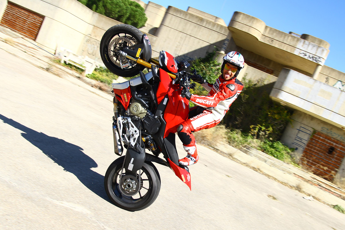 Caballito de Emilio Zamora con la Ducati Streetfighter V4 S