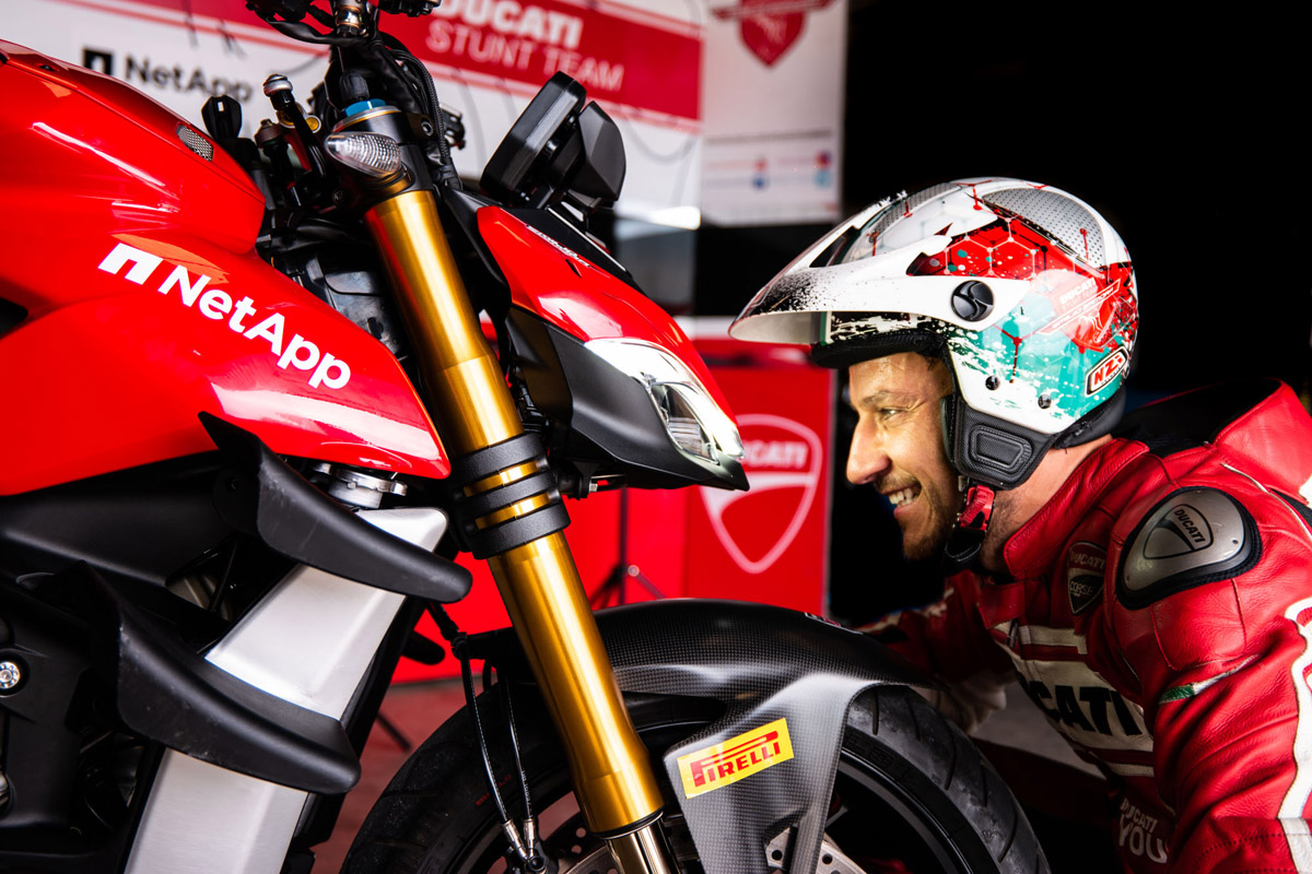 Emilio Zamora y la Ducati Streetfighter V4 S