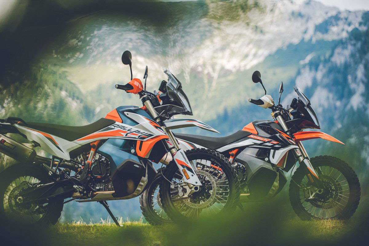 KTM 890 Adventure R Rally y R estándar