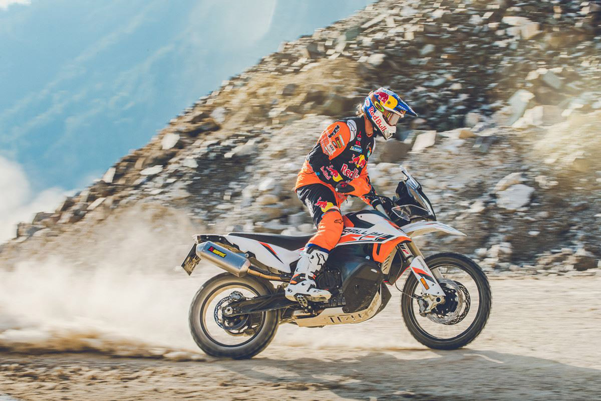 Toby Price gas a fondo con la KTM 890 Adventure R Rally