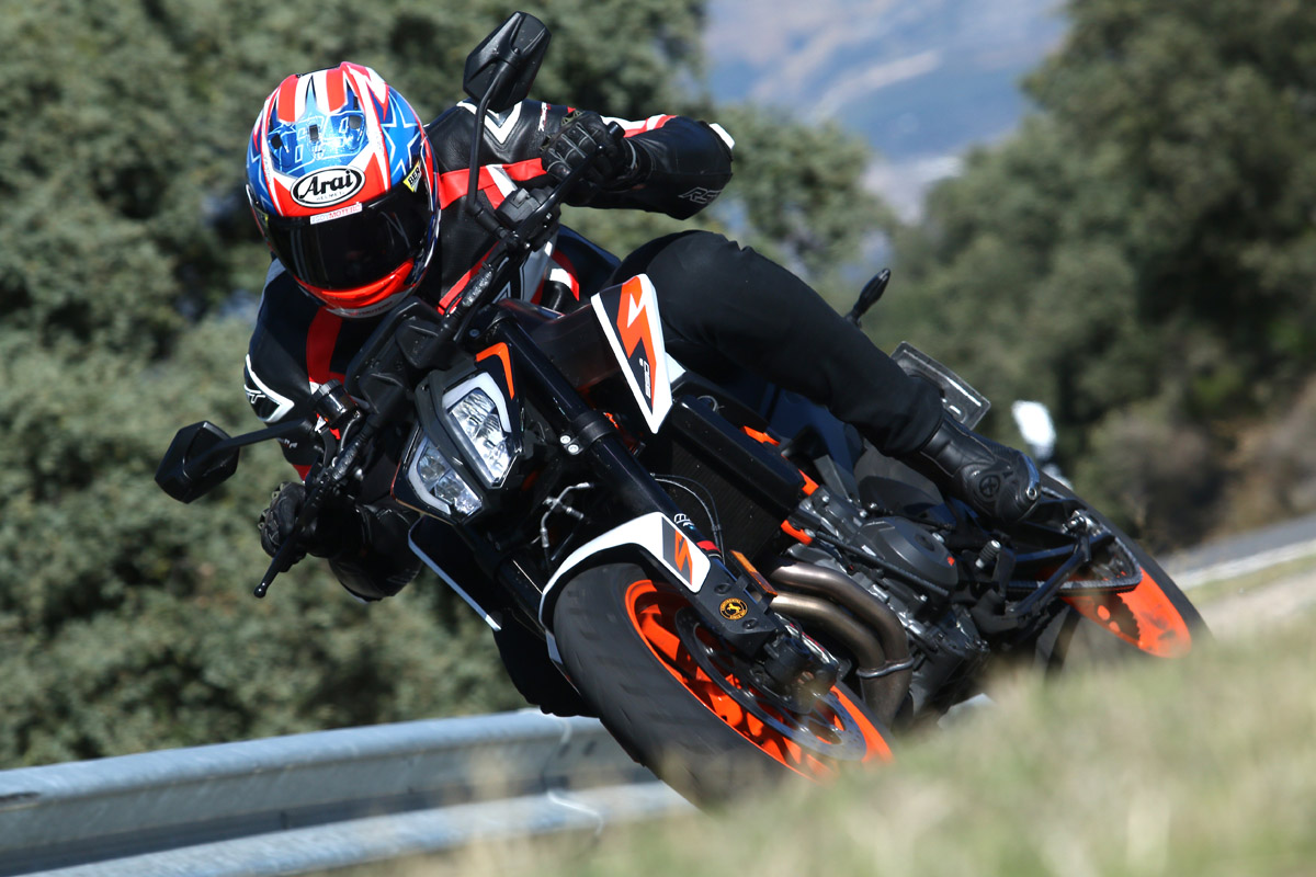 El diseño "Kiska" de la KTM 890 Duke R es inconfundible