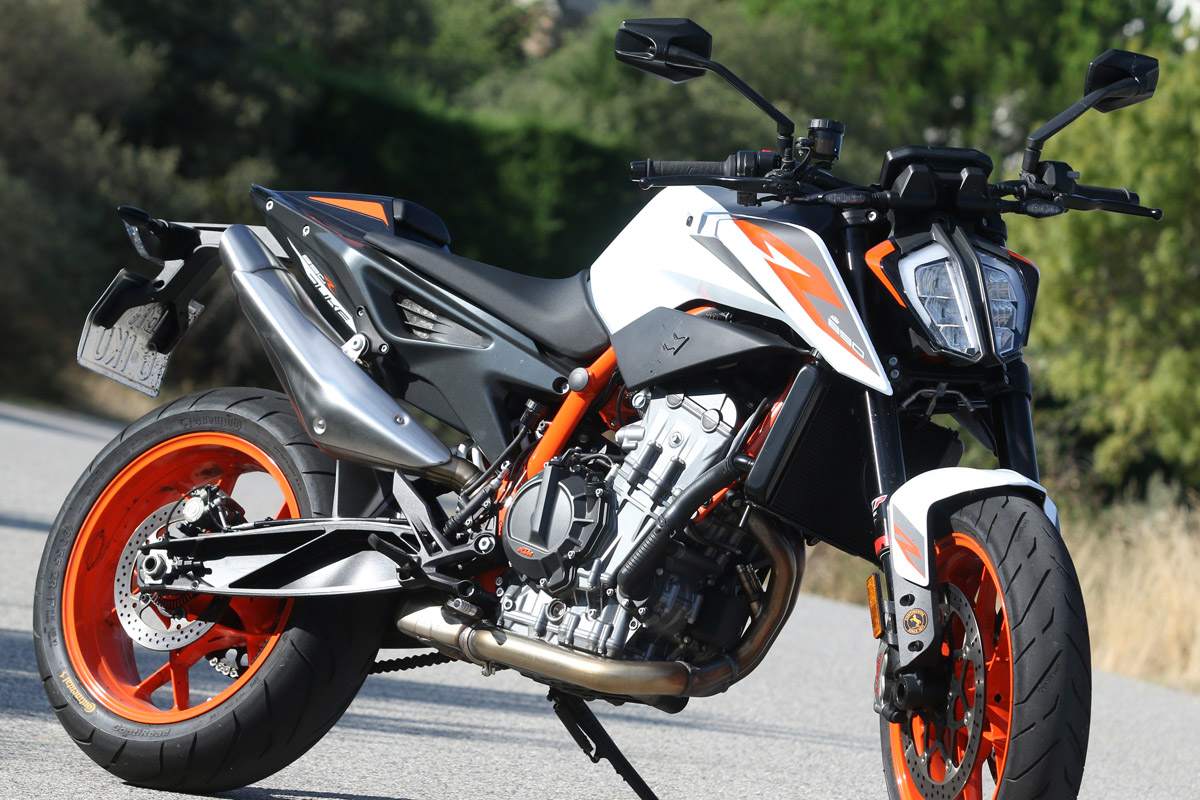 La configuración monoplaza es exclusiva de la KTM 890 Duke R