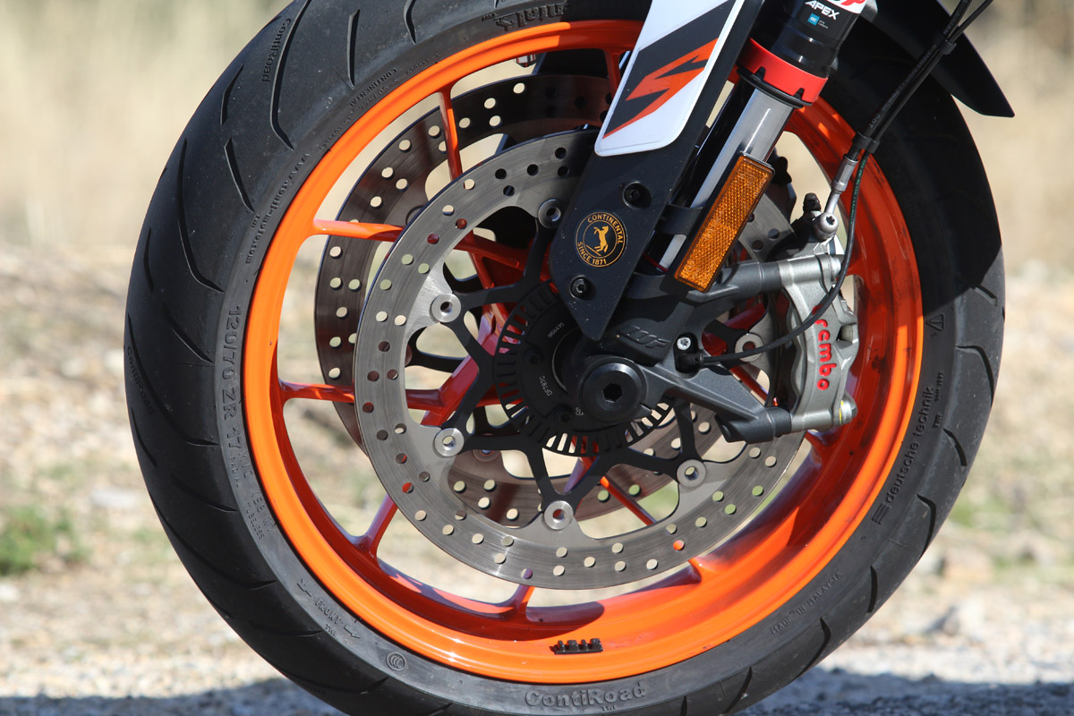 Pinzas de freno delanteras radiales Brembo Stylema en la KTM 890 Duke R