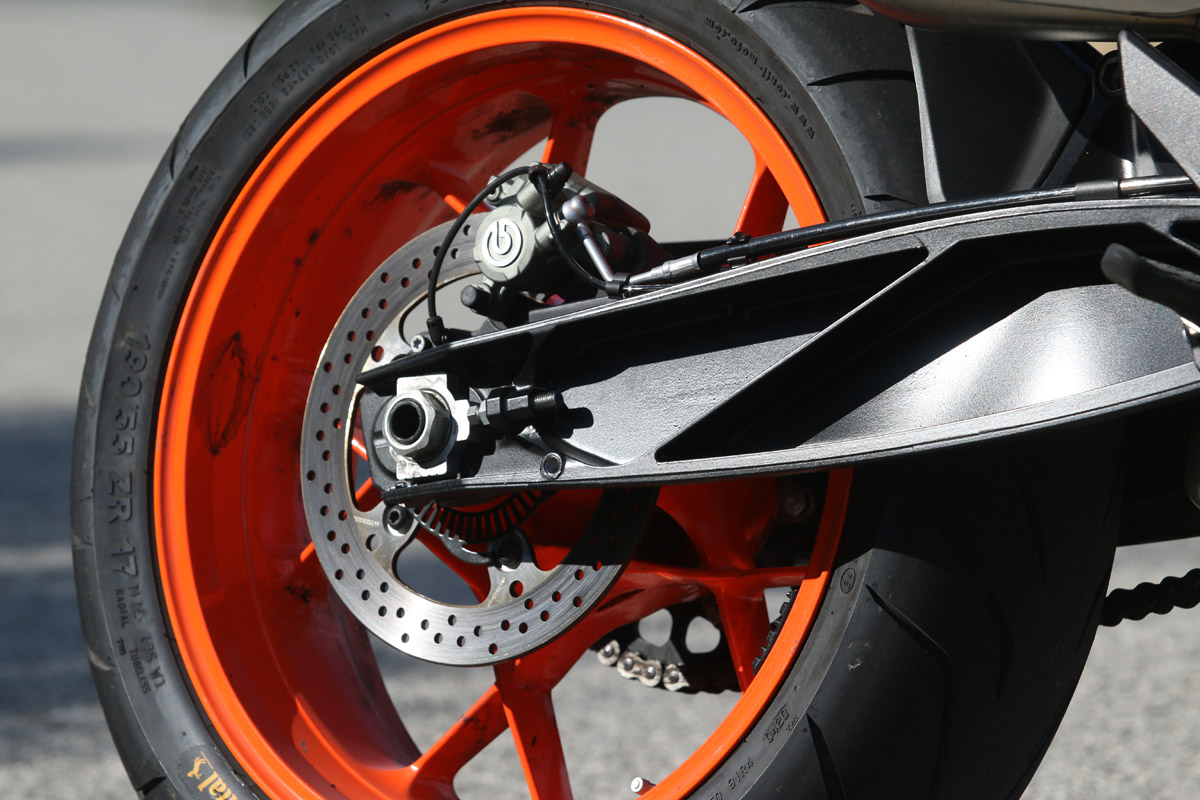 Basculante de aluminio con refuerzos externos para la KTM 890 Duke R