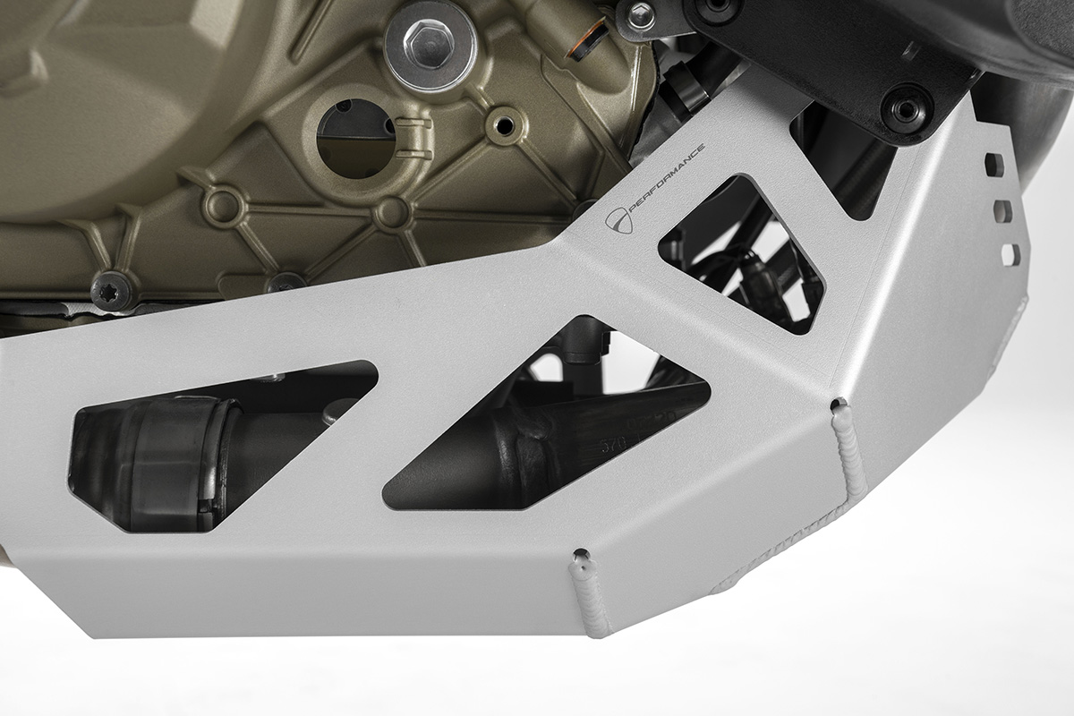 La Ducati Multistrada V4 2021 cuenta con diferentes accesorios, uno de ellos el cubrecarter