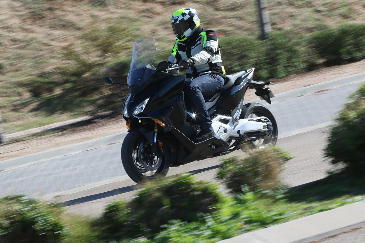 La estabilidad es otro de los puntos fuertes del Honda Forza 750