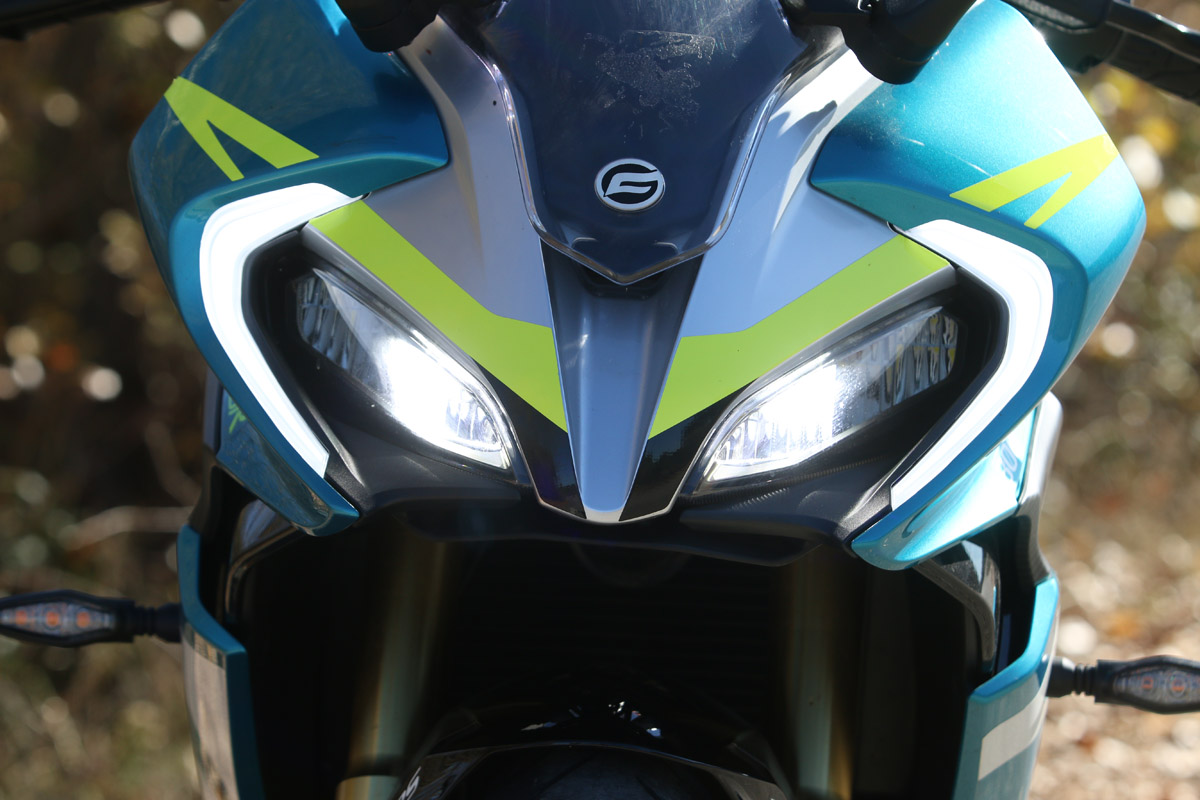 Iluminación full-LED para la CFMOTO 300 SR