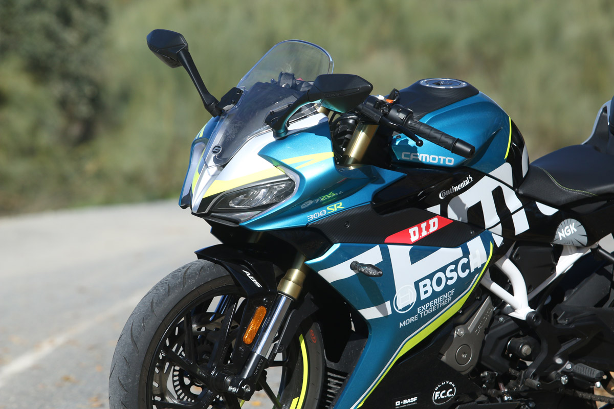 Carrocería afilada y parabrisas corto para la CFMOTO 300 SR