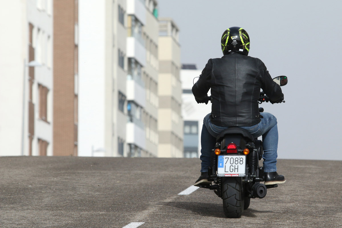 Filosofía Bobber más radical, moderna y llamativa en la Hyosung GV300S