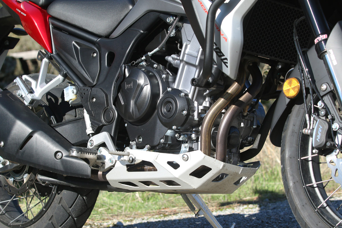 El motor bicilíndrico de la Macbor Montana XR5 500 entrega 47 CV a 8.500 rpm