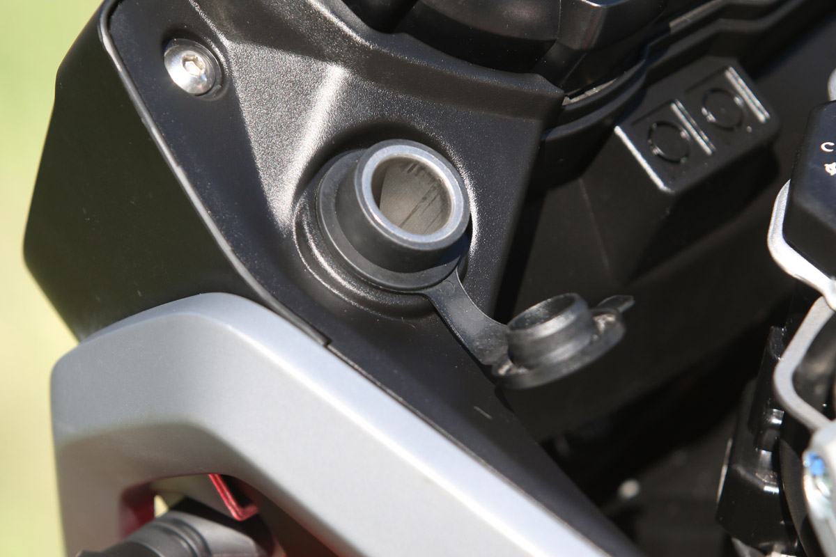 Toma de corriente 12V para la Macbor Montana XR5 500