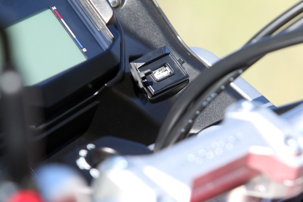 Toma de corriente USB para la Macbor Montana XR5 500
