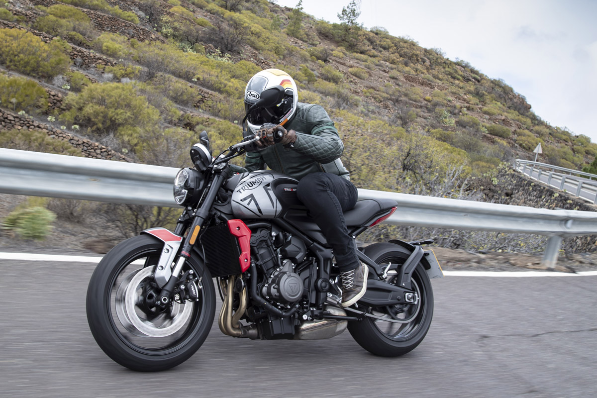 El propulsor de la Triumph Trident 660 deriva del empleado en su hermana street-fighter, pero muy modificado internamente