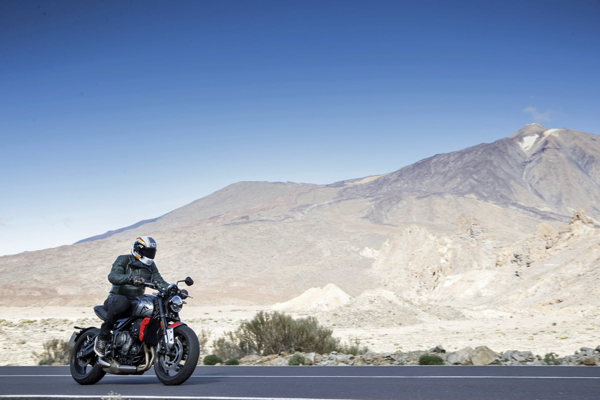 En acción con la Triumph Trident 660