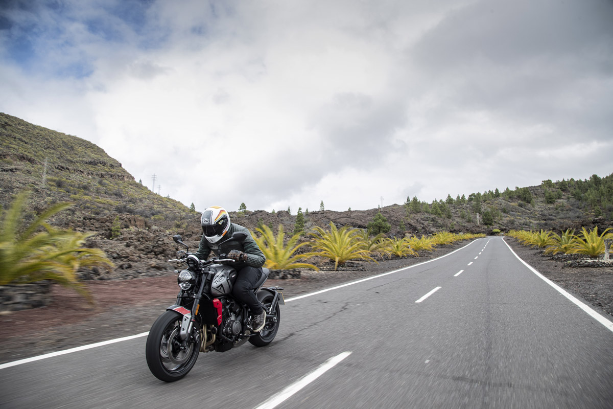 Una de las claves de la Triumph Trident 660 es su aceleración en medios