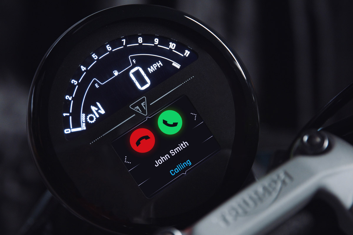Conectividad smartphone con recepción de llamadas en la Triumph Trident 660