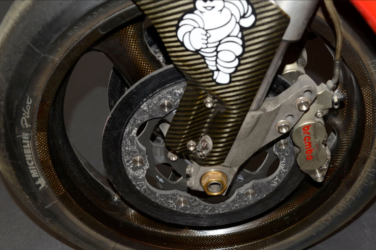 El carbono forma parte del ADN de la moto