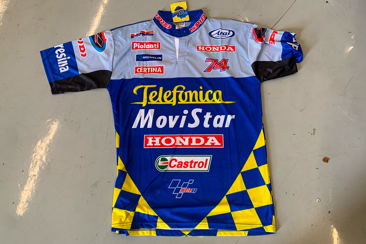 Camiseta que se entrega de regalo