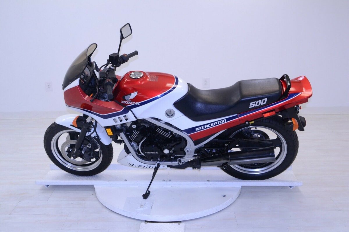 honda_vf500f_1985_11