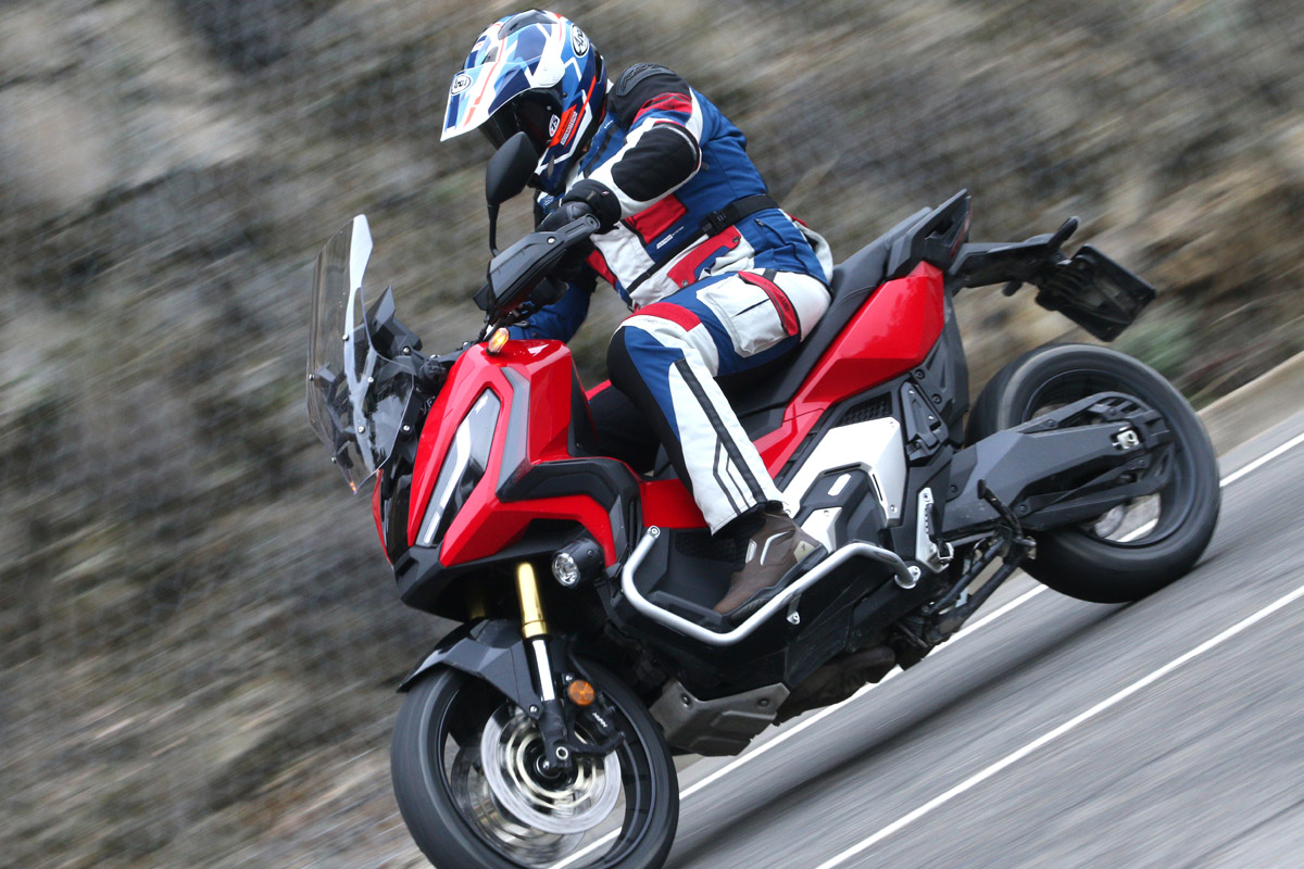 El tacto del Honda X-ADV 2021 se ha suavizado y el cambio está bien escalonado
