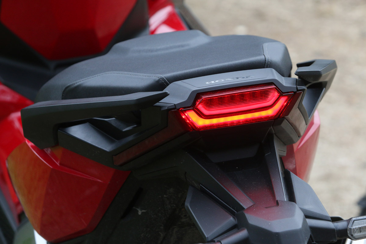 Óptica trasera del Honda X-ADV 2021
