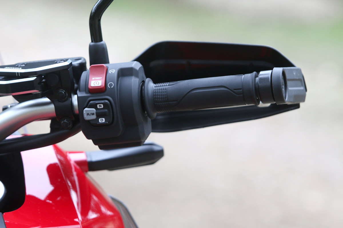Piña derecha del Honda X-ADV 2021