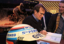 Hubert Auriol durante una firma de libros