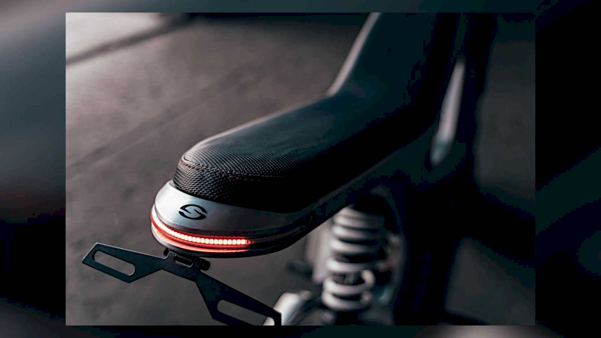 sondors-metacycle-taillight-and-saddle-closeup
