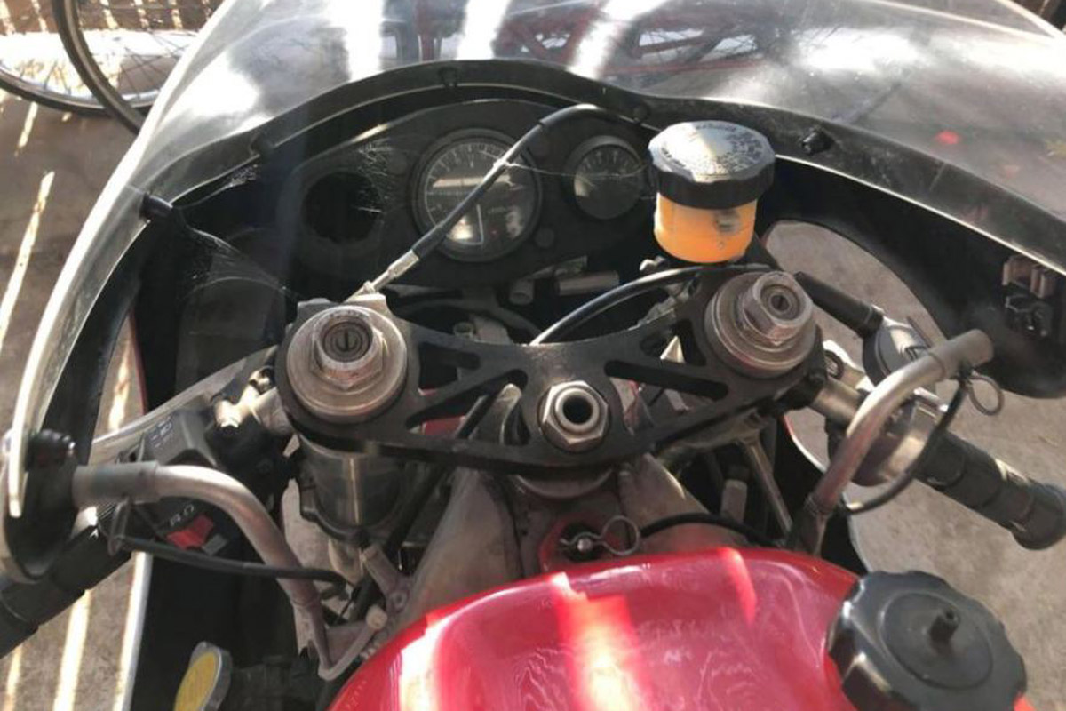 Tija de Yamaha TZ250 con motor Kawasaki KX450F