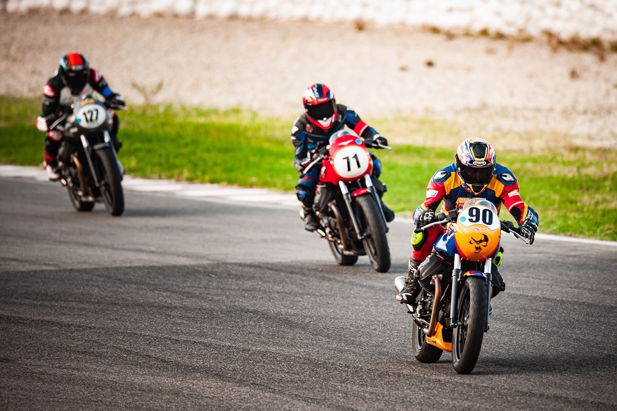 Moto Guzzi Fast Endurance 2021