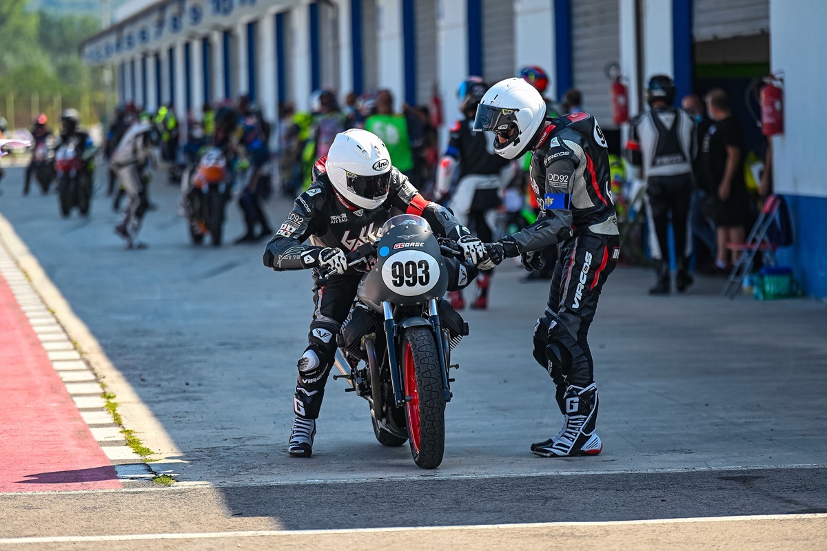 Moto Guzzi Fast Endurance 2021