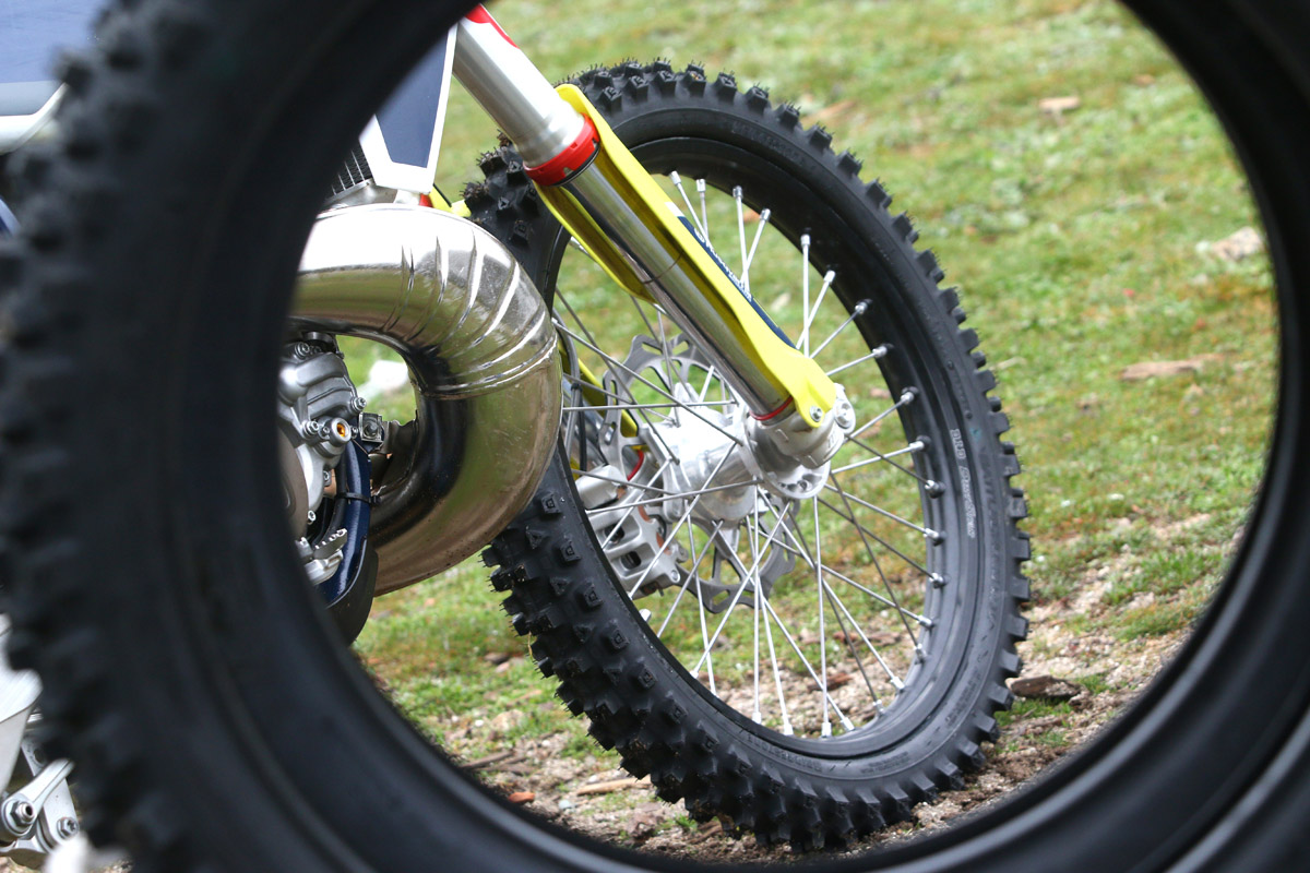 El Bridgestone Battlecross E50 sólo tiene un único compuesto para el neumático delantero