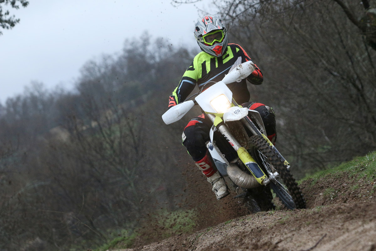 El punto de partida para crear los Bridgestone Battlecross E50 es la gama X de Motocross