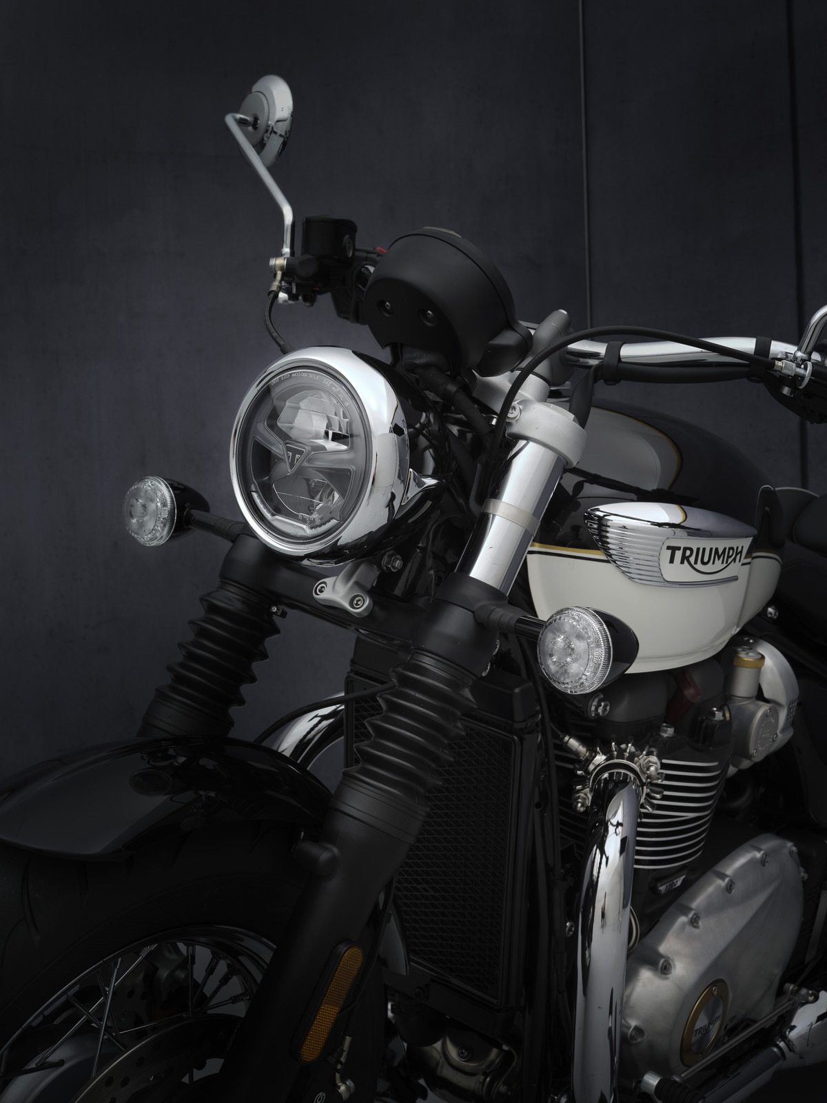 speedmaster_21my_1972_br_details_front_master
